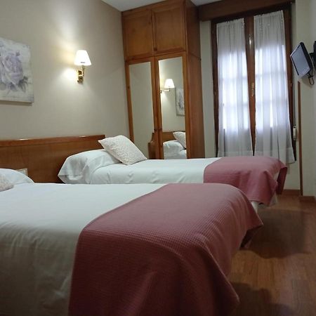 Hotel Los Robles Onís Exteriér fotografie