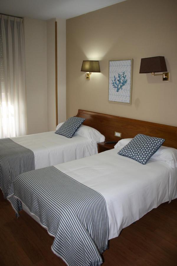 Hotel Los Robles Onís Exteriér fotografie