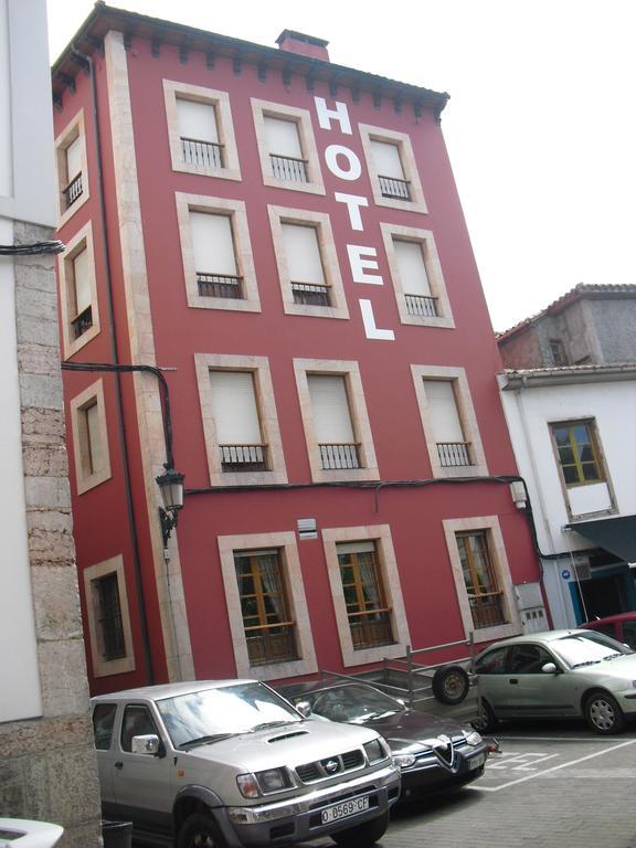 Hotel Los Robles Onís Exteriér fotografie